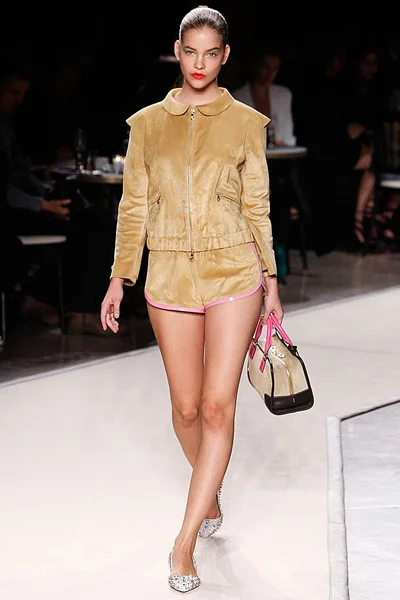 Look 10